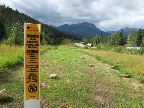 The Trans Mountain Pipeline runs alongside the Yellowhead Highway carrying oil from Edmonton, Alberta, to Burnaby, British Columbia, Canada.. Author David Stanley from Nanaimo, Canada. Via Wikimedia Commons CC License. Attribution 2.0 Generic