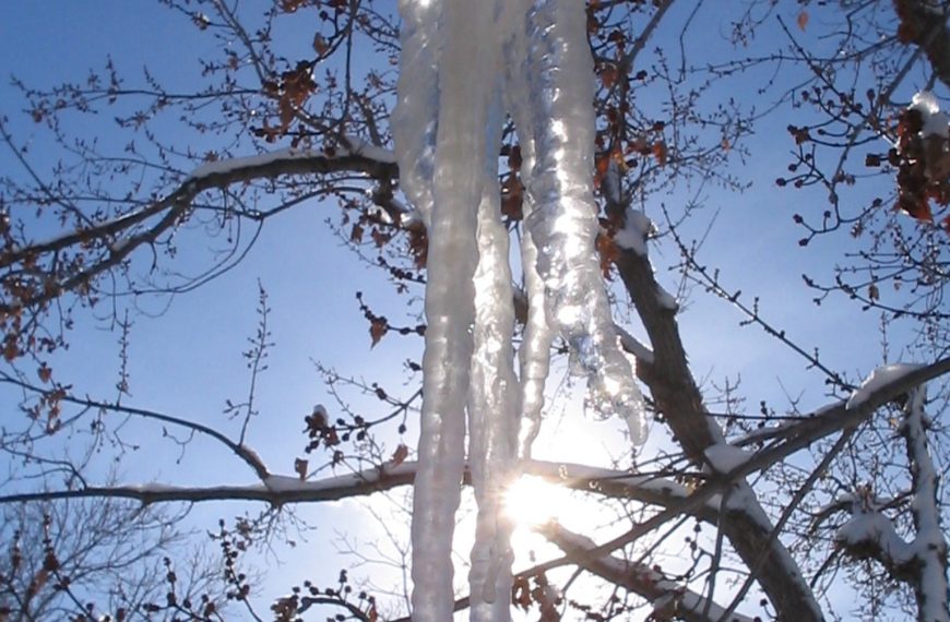 Icicle melting. Image via Wikimedia Commons.