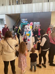 Airport Eggstravaganza brings support for United Way