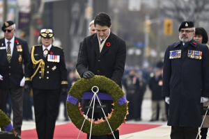 Regina, Canadians gather for Remembrance Day
