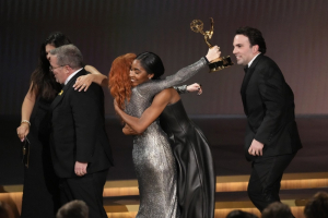 Emmy Moments: ‘Succession’ succeeds, ‘The Bear’ eats it up, and a show wraps on time, thanks to Mom