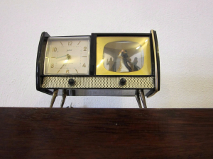 ‘Daylight saving time confuses me:’ Canadians prepare to adjust clocks