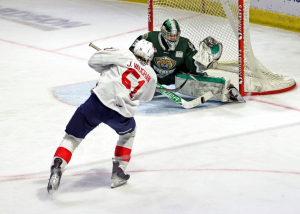 Silvertips’ Landon Dupont scores in Everett’s exceptional win over Regina Pats