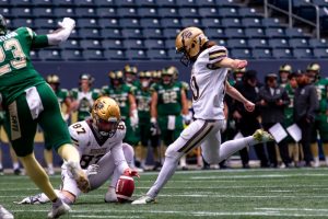 Maya Turner becomes first woman to score in U Sports regular-season football game