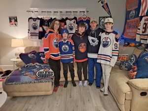 Canadians throw parties, gather with friends to cheer on Oilers in Stanley Cup final