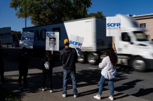 Port of Montreal dockworkers begin overtime strike, upping fears of backlogs