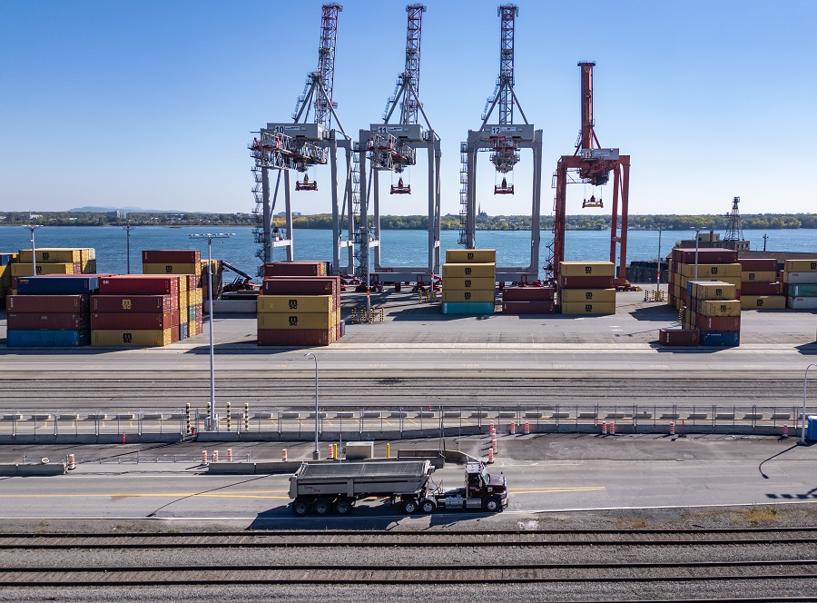 Montreal dockworkers hold one-day strike to put pressure on employer