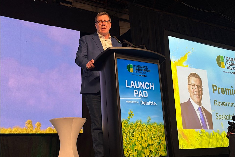 Tariffs on Moe’s mind at Canada’s Farm Show