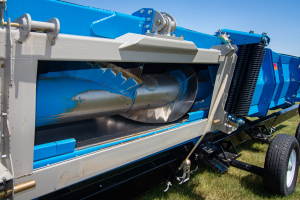 Better moisture retention among benefits of using stripper headers on combines: agronomist