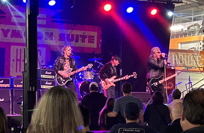 An amazing night with Honeymoon Suite!