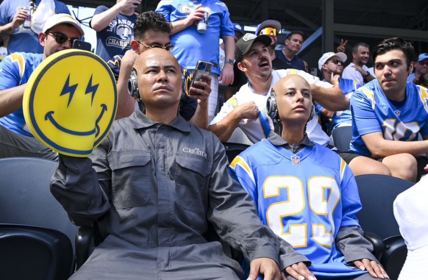 AI Robots at Chargers vs. Miami - VIA @SportingTrib