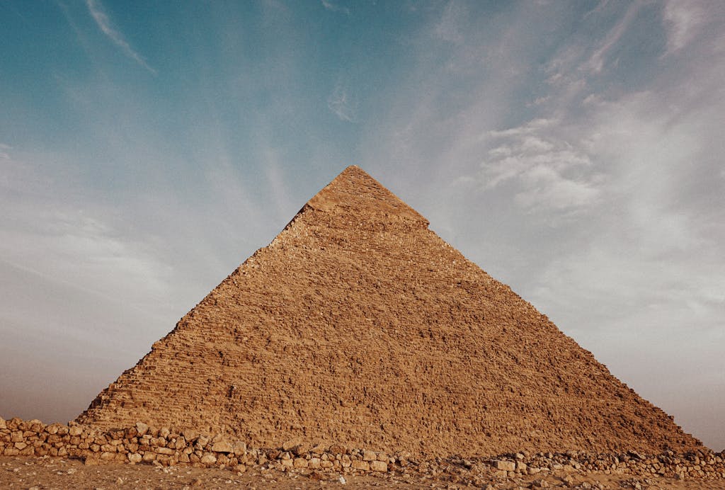 Paraglider Shocked to Spot Dog Chilling Atop Egypt’s 455ft Great Pyramid!